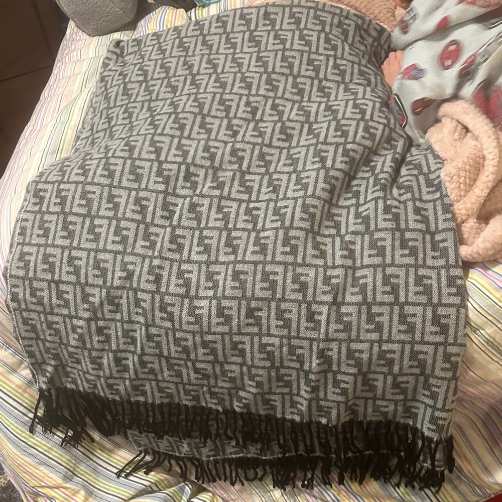 Fendi Gray and Cream Monogram Fringe Throw Blanket - Picture 3 of 4